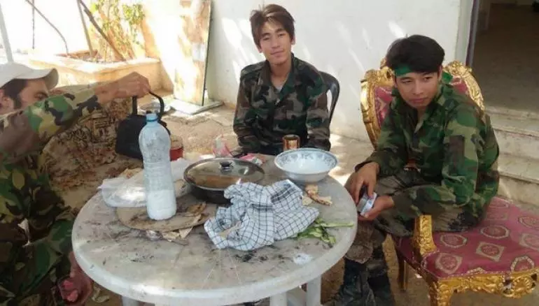 الحرس الثوري الايراني يجند آلاف الأفغان بـ"الترغيب و الترهيب" للقتال في سوريا