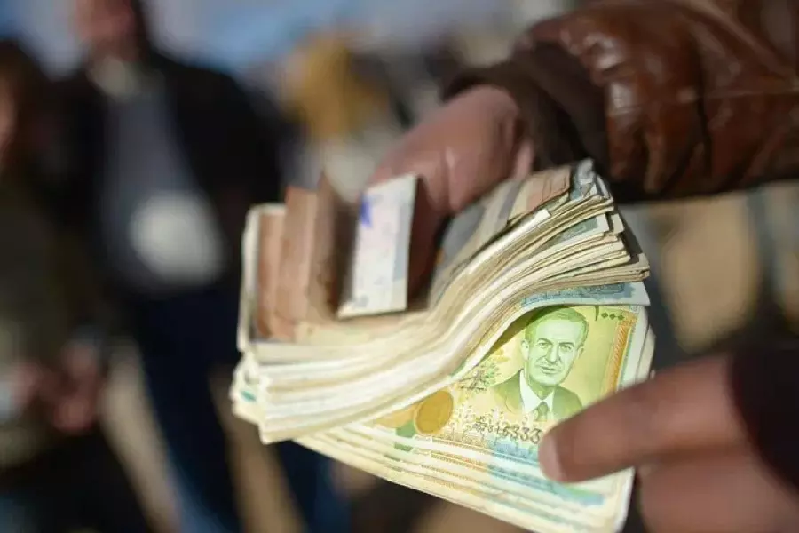 وسط انهيار القطاع الطبي ... النظام يمهد لرفع تسعيرة المعاينة الطبية