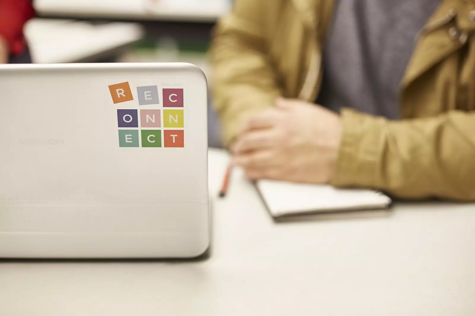 تطبيق على الهواتف النقالة لمساعدة الأطفال السوريين غير المسجلين في المدارس