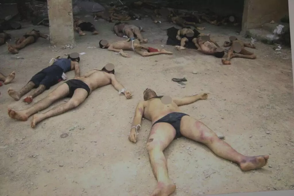 “التعذيب داخل سجون الأسد" .. صور "سيزر" في جنيف لفضح الفظائع ضد المعتقلين و التذكير بهم