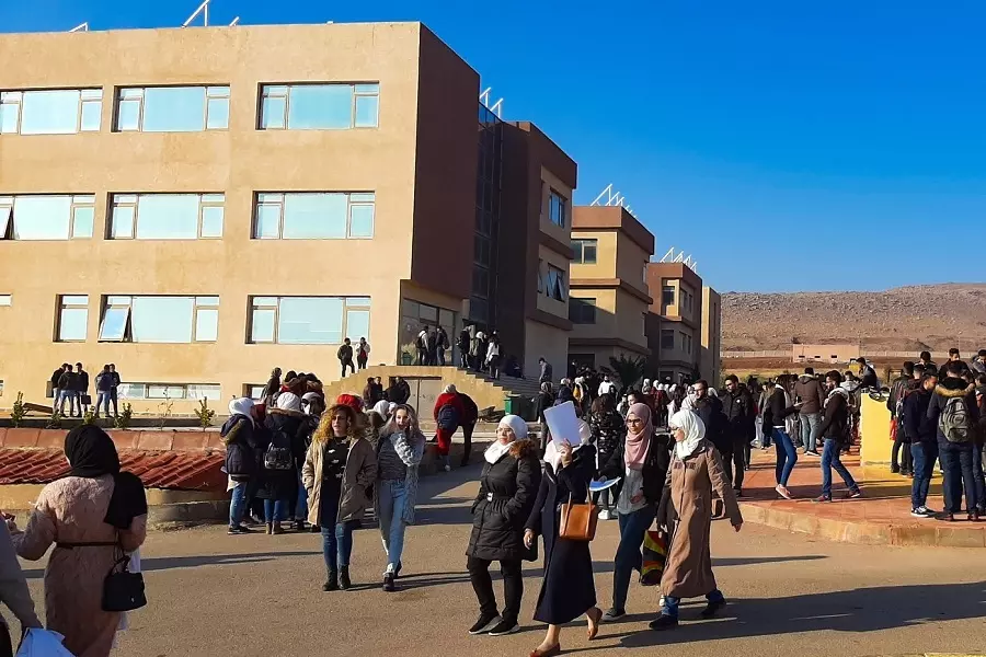 بعد الاعتداء على حراسها .. جامعة بمناطق النظام تمنع دخول "المرافقين المسلحين"