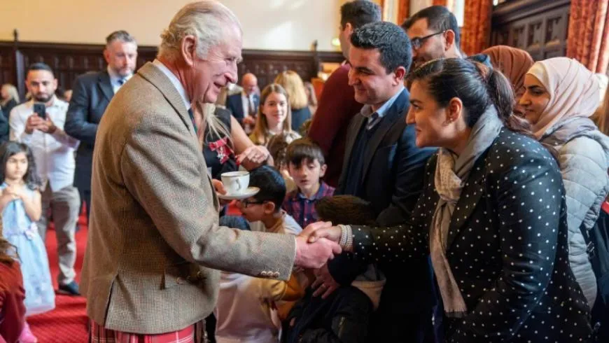 الملك "تشارلز الثالث" يلتقي مجموعة من اللاجئين السوريين في أبردين البريطانية
