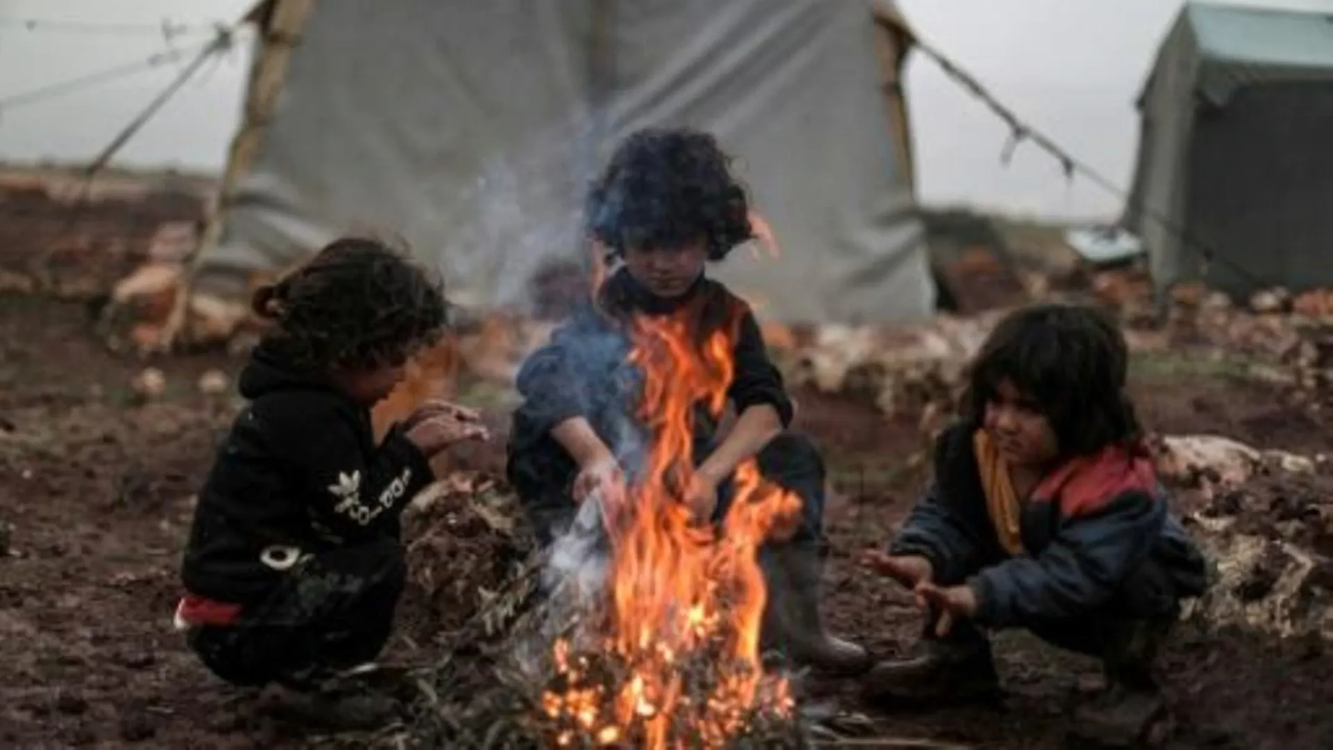 "استجابة سوريا": آلاف الأسر عاجزة عن تأمين أبسط سبل الدفء مع بداية فصل الشتاء