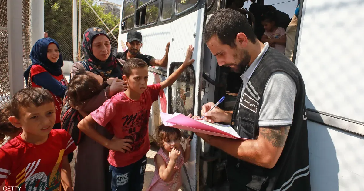 إعادة اللاجئين السوريين من لبنان يعمق الصراع بين وزراء حكومة تصريف الأعمال