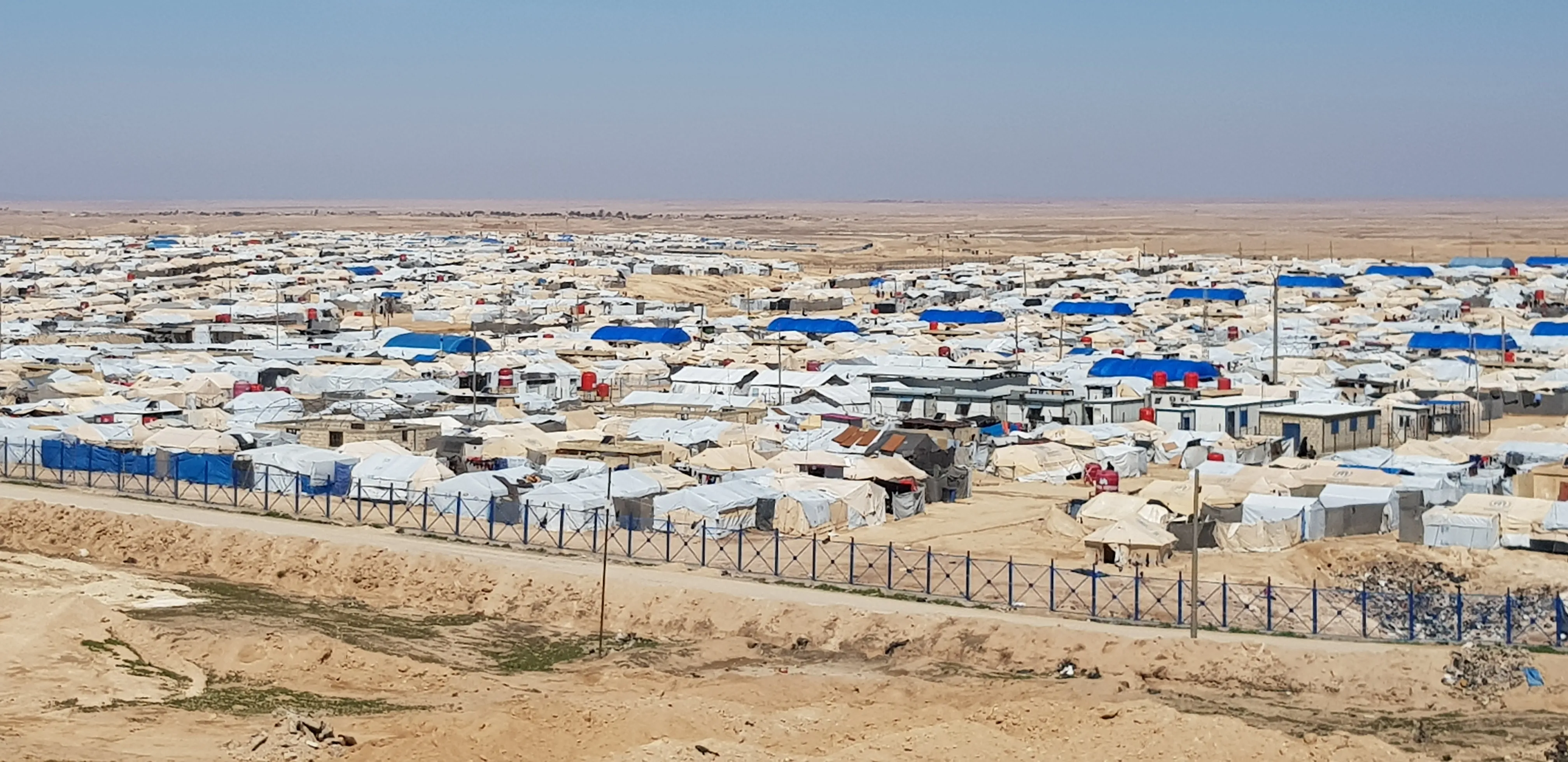 مسؤولون عراقيون يبحثون مسألة "إنهاء مخيم الهول" بريف الحسكة