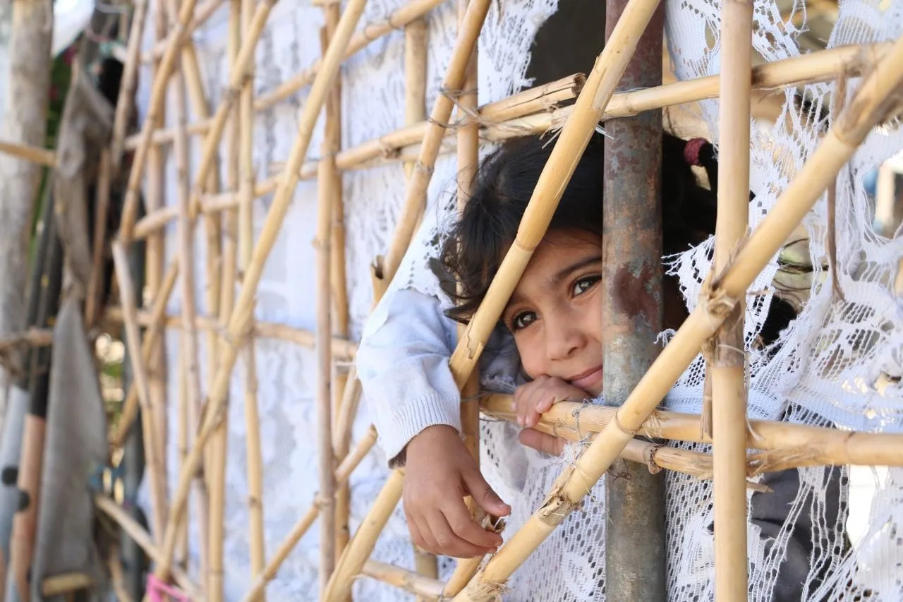 طفلة في مخيم قرب مدينة سلقين شمالي #إدلب