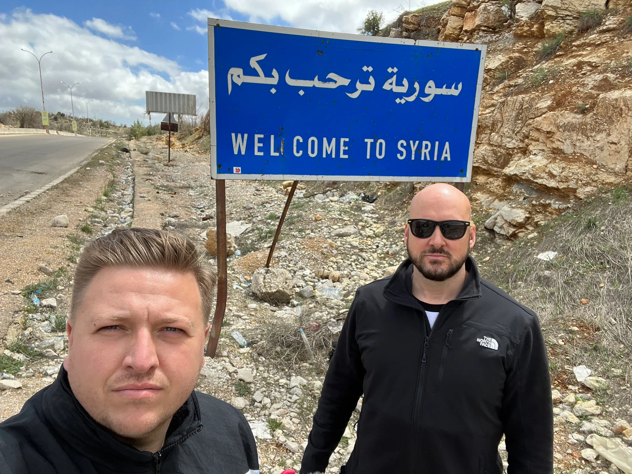 "الغارديان": صناع المحتوى الذين زاروا سوريا قدموا "صورة غير دقيقة" لملايين المشتركين