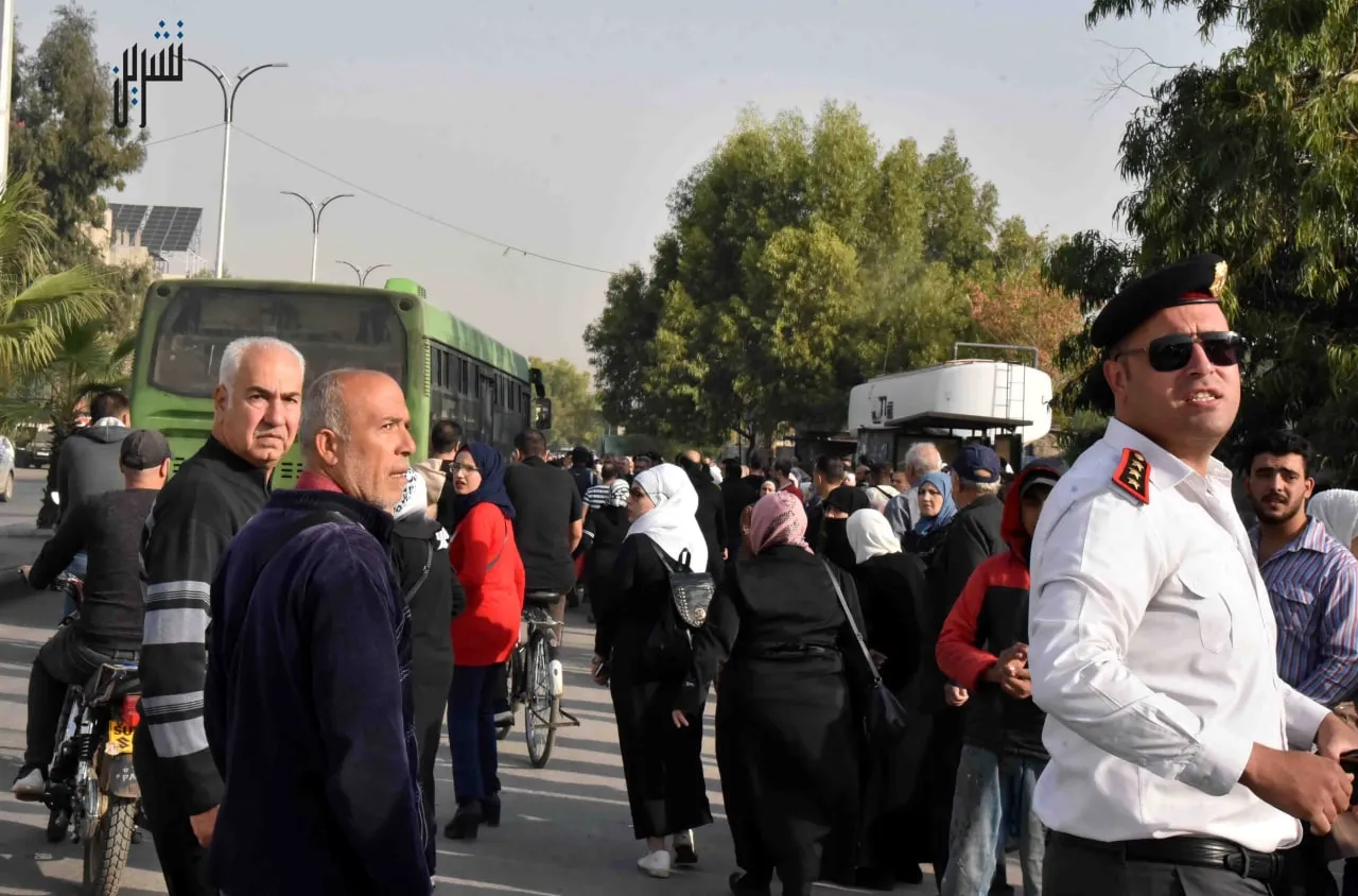 مع تفاقم أزمة النقل .. نظام الأسد يرفع تعرفة شركات نقل الركاب