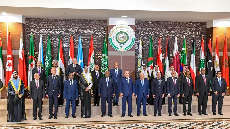 "إعلان الجزائر" يدعو الدول العربية للقيام بدور جماعي للتوصل إلى حل سياسي في سوريا