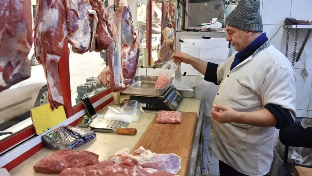 معتبرا أن "الأسعار منطقية" .. مسؤول يبرر انخفاض كميات اللحوم بدمشق