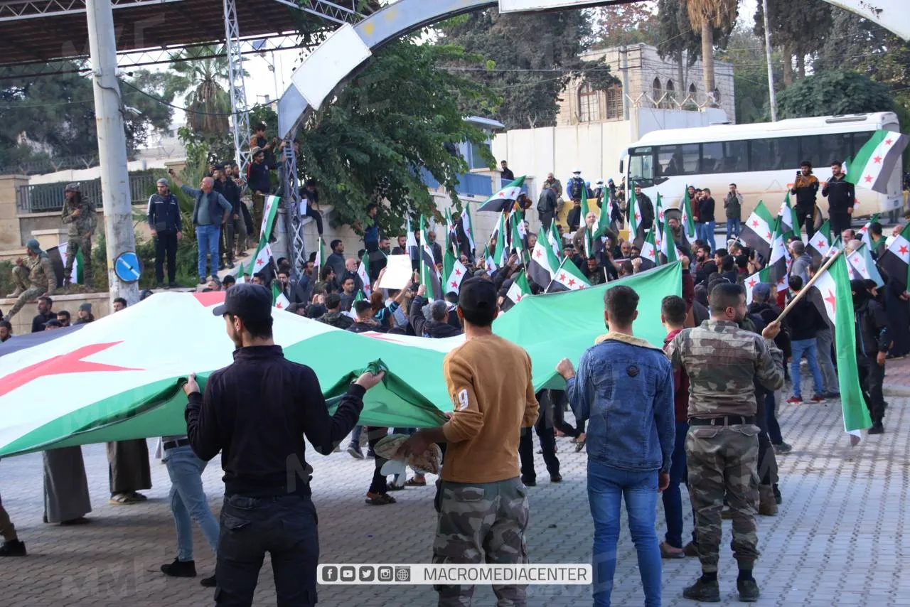 مظاهرة شعبية في مدينة عفرين شمال حلب رفضاً لتواجد هيئة تحرير الشام في منطقة غصن الزيتون