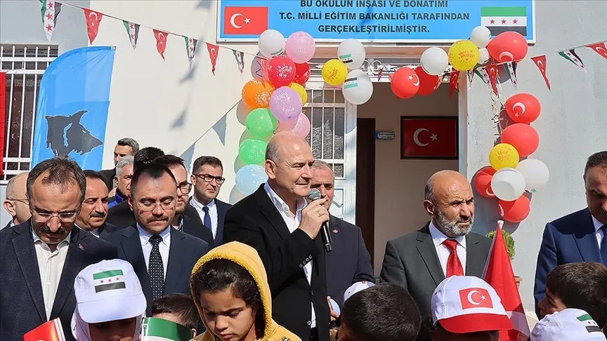 وزير الداخلية التركي يزور بلدة "الراعي" شمالي حلب ويشارك في افتتاح مدرسة