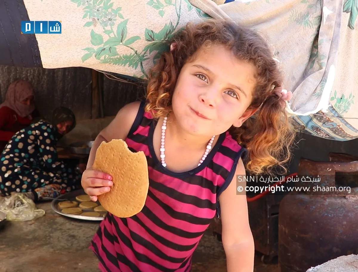 طفلة من أحد مخيمات الشمال السوري