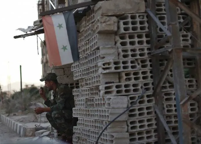 صراع بين الحرس الجمهوري والفرقة الرابعة للسيطرة على طرق التهريب في ريف دمشق