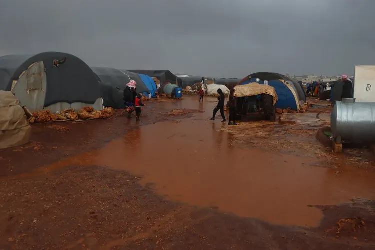 دراسة لـ "الخوذ البيضاء" حول "احتياجات المخيمات شمال غربي سوريا" شملت 929 مخيماً