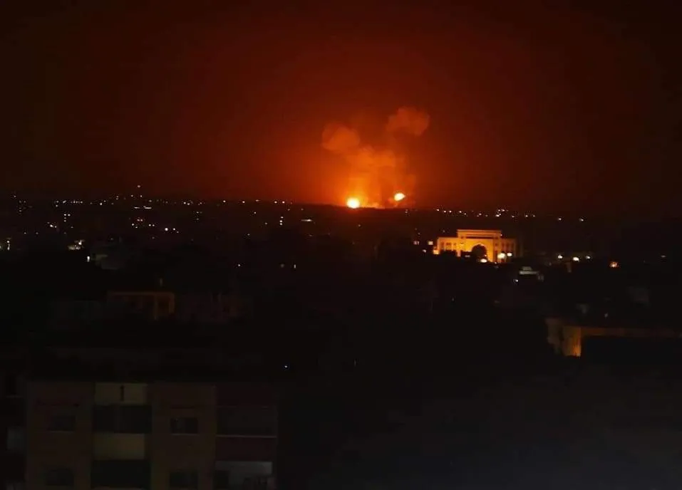 صورة تظهر اندلاع النيران جراء القصف
