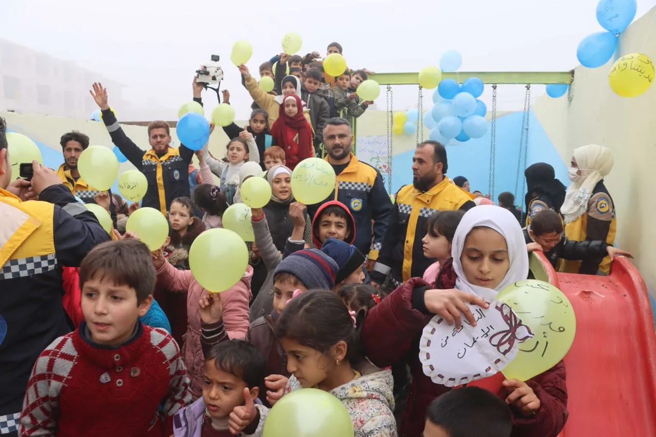 أطفال في حديقة للألعاب في مدرسة عبدو سلامة بمدينة سرمين شرقي #إدلب