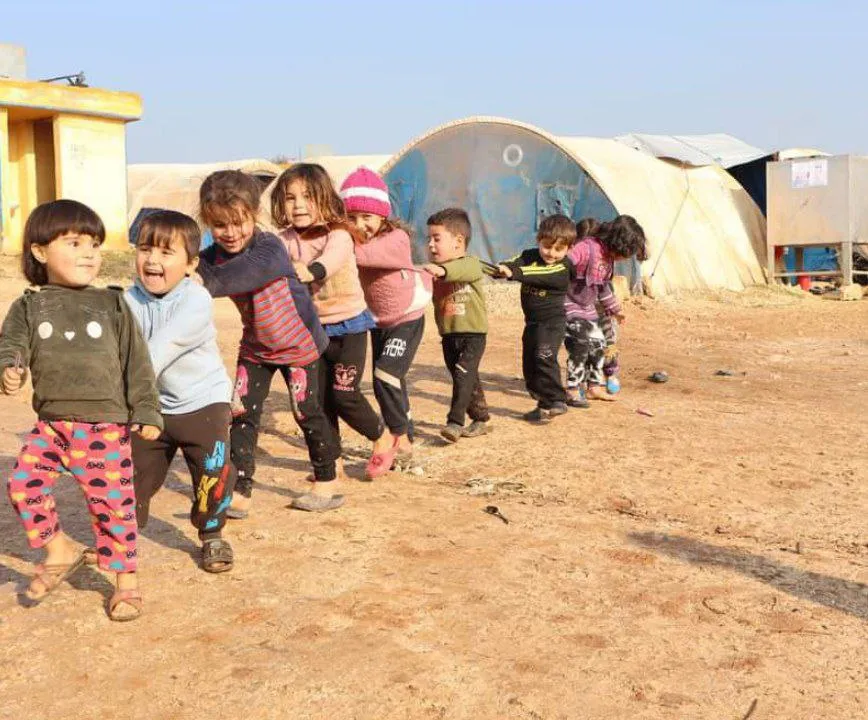 أطفال من أحد مخيمات الشمال السوري