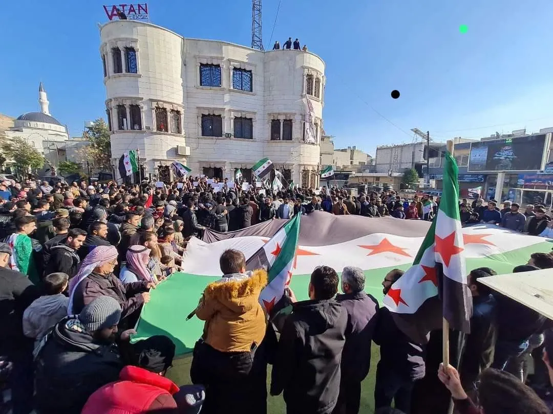 مظاهرة للأحرار في مدينة اعزاز شمال حلب رفضًا للتطبيع والتقارب مع النظام السوري.