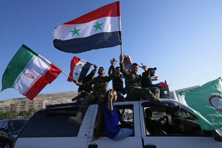 صحيفة: إيران تراهن على انشغال روسيا في أوكرانيا لتوسيع النفوذ بسوريا