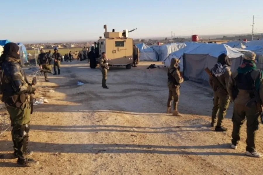 في أكبر عملية أمنية .. حملة دهم واعتقال تطال العشرات في مخيم "الهول" بالحسكة