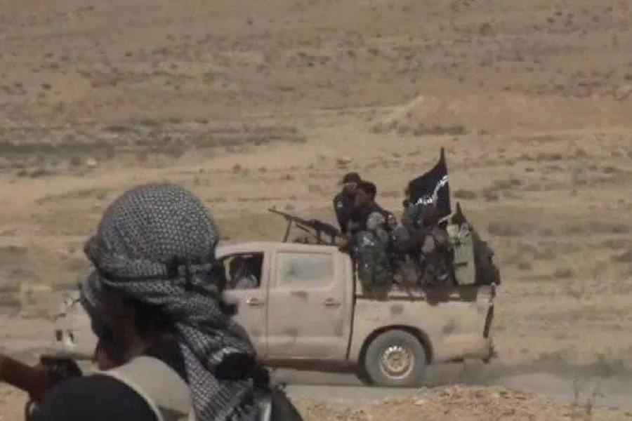 في ظل تكرار هجمات البادية .. النظام يشيع 8 ضباط في حمص بينهم "لواء ركن مظلي"