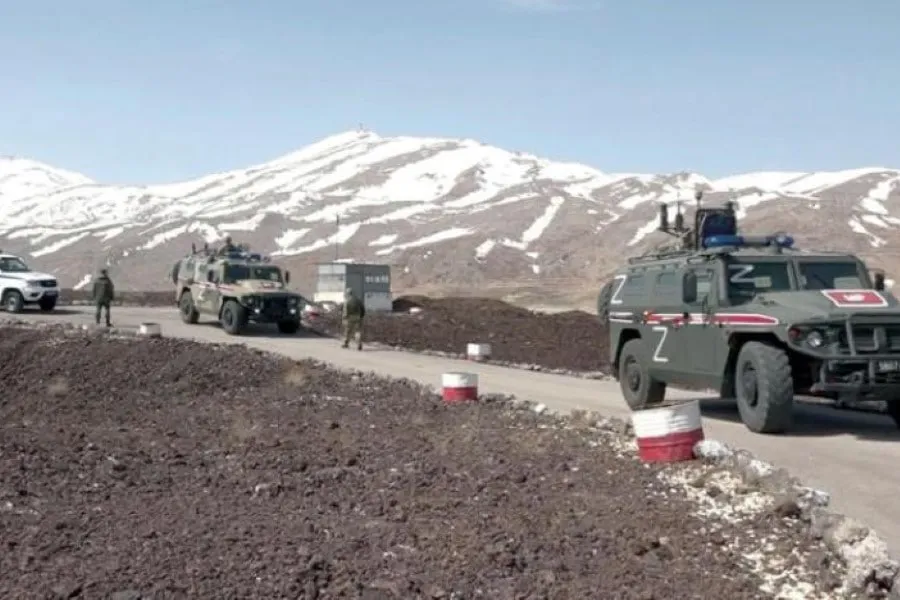 تضع حرف "Z" .. عربات روسية تُسيير دورية في الجولان ومراقبون يعتبرونها رسالة لـ "تل أبيب"