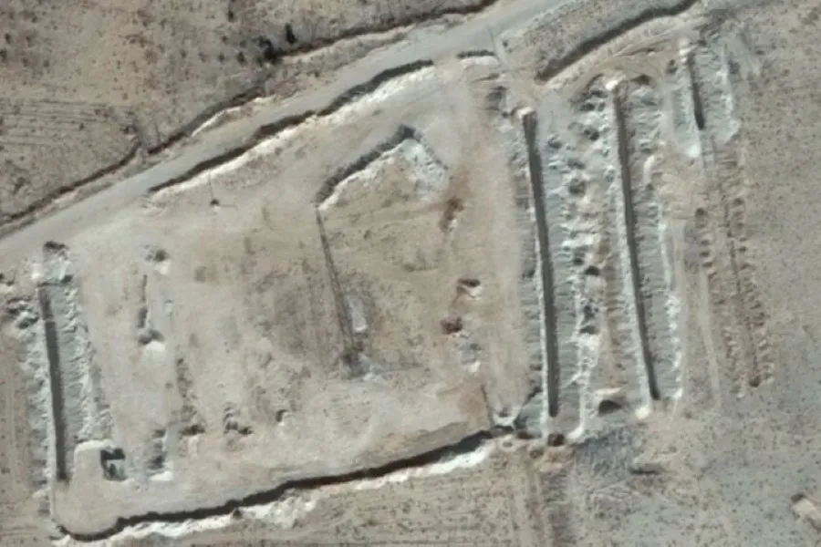 "نيويورك تايمز" تكشف عن مقابر سرية لشهداء قضوا على يد نظام الأسد