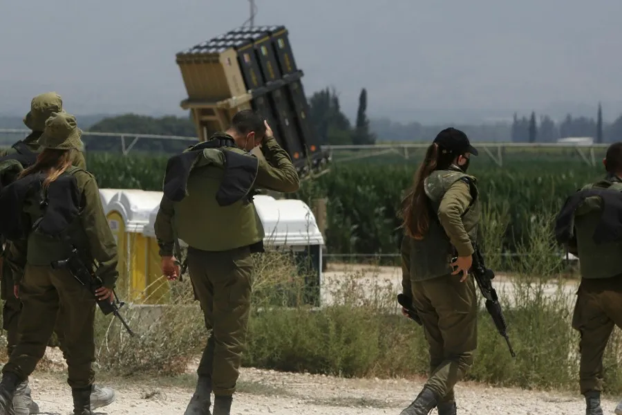 الاحتلال الإسرائيلي يعتمد "خطة دفاعية" جديدة لمواجهة إيران و"حزب الله"