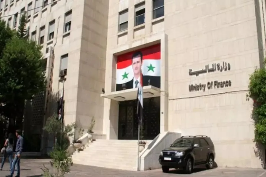 النظام يضاعف الرسوم بمختلف القطاعات .. ومسؤول يبرر: "الضرائب الإيراد الأهم لتمويل الموازنة"