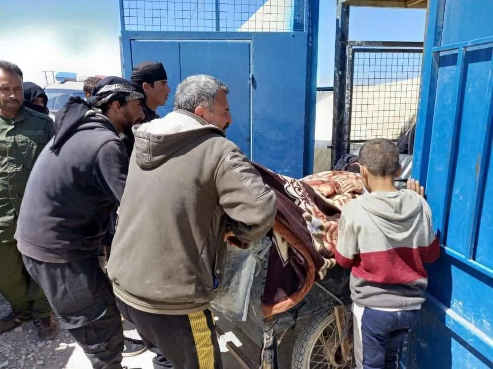 قتلى وجرحى إثر اشتباكات بين "قسد" ومسلحين بـ مخيم الهول بريف الحسكة