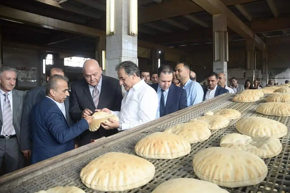 تعليمات وعقوبات جديدة .. "سالم" يتخذ قرارات بخصوص الأفران بمناطق النظام 