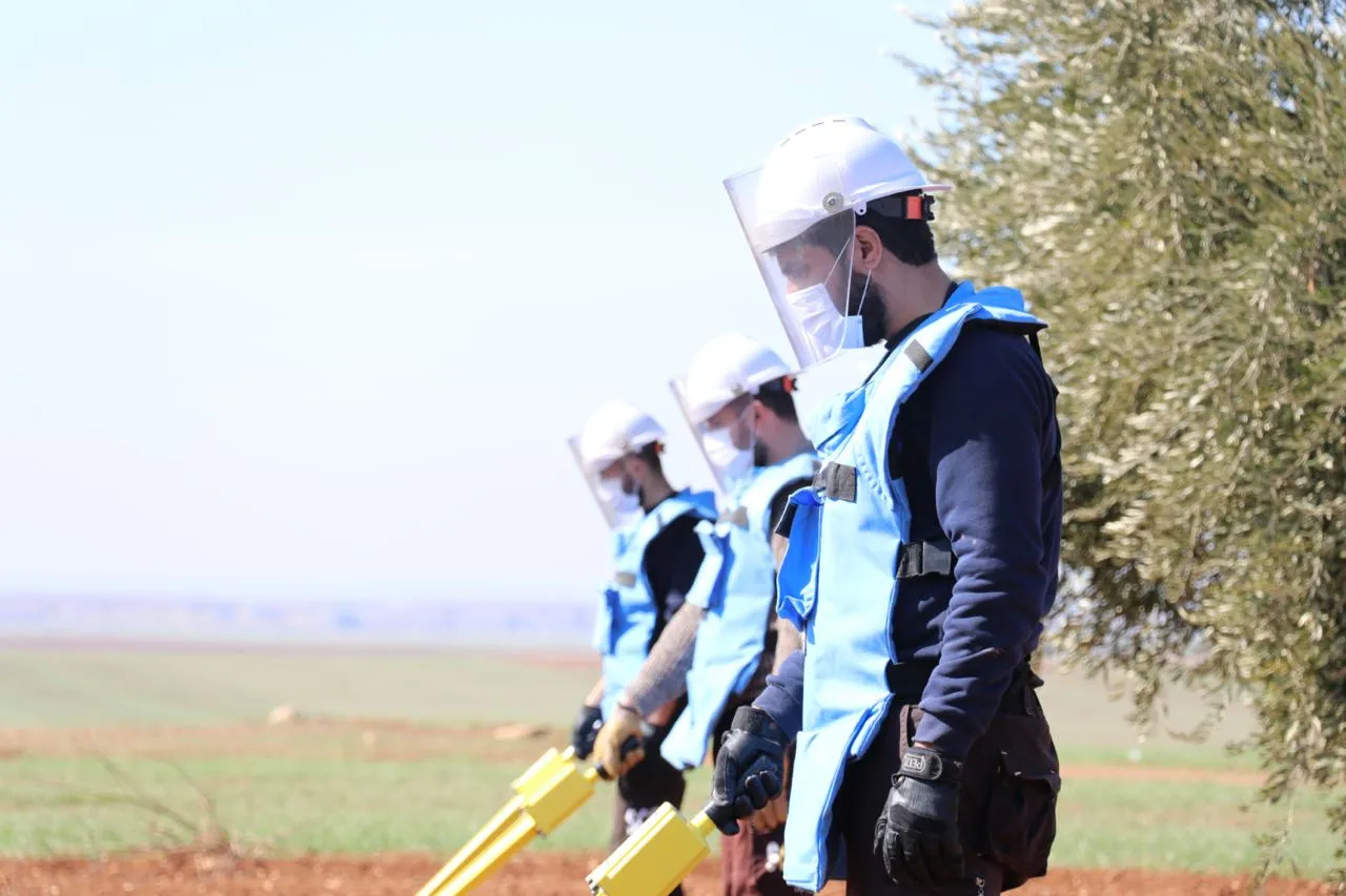 "الخوذ البيضاء": جهودنا تتركز على إزالة الذخائر الغير متفجرة وتوعية المدنيين من خطرها