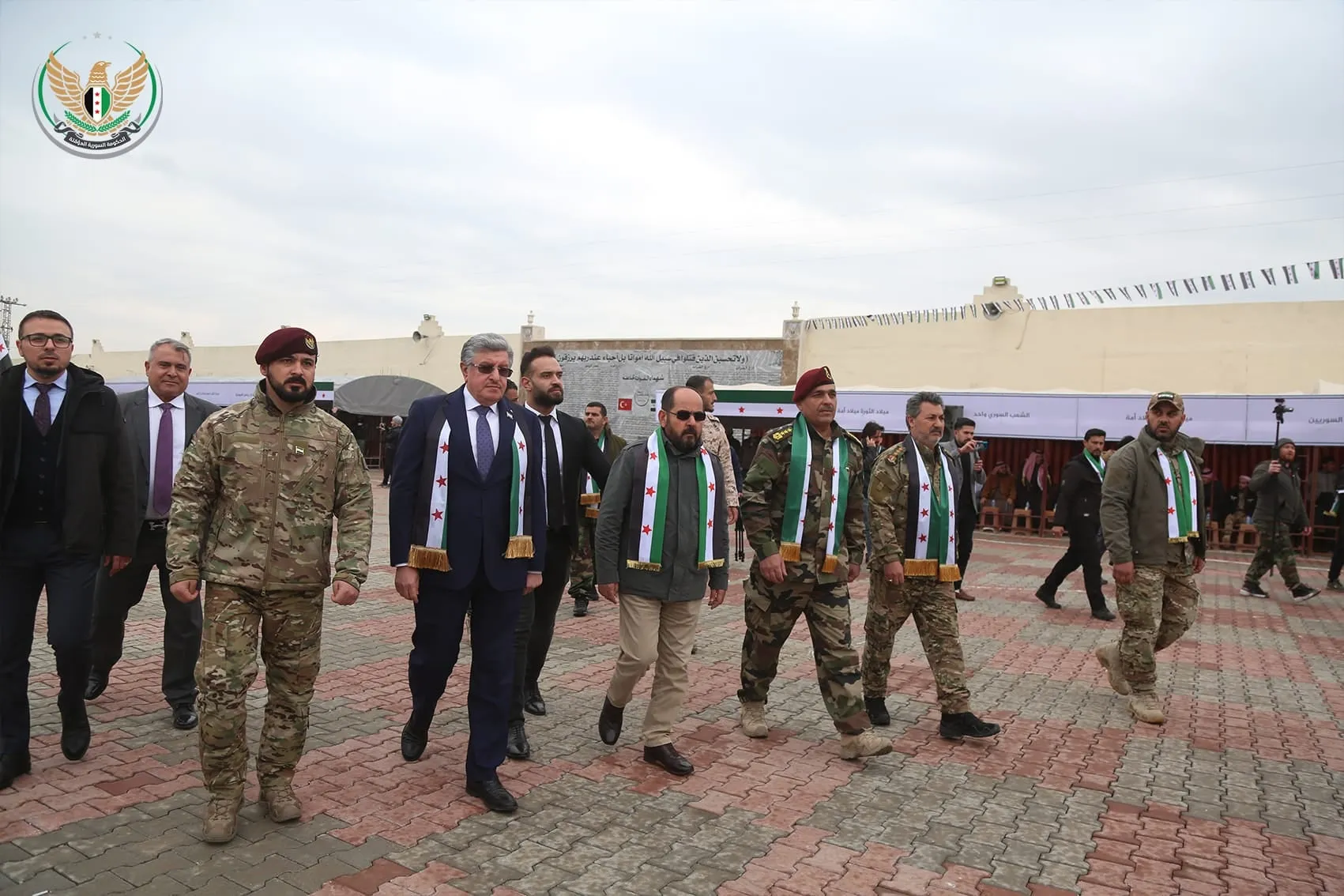 قوى المعارضة تأكل بعضها .. فساد وصراعات على حساب معاناة مستمرة منذ 11 عاماً