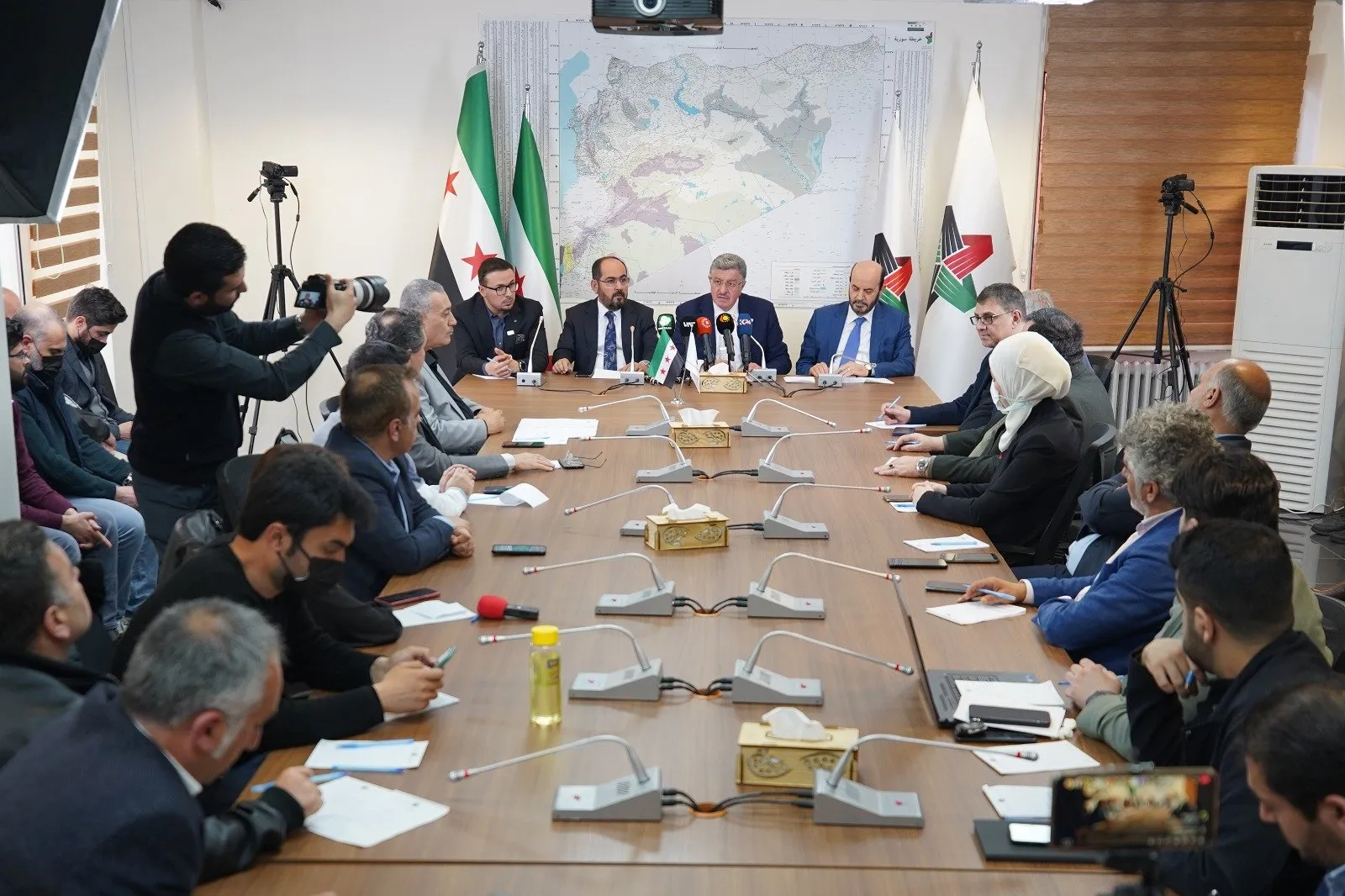 أثار جدلاً واسعاً بين السياسيين والحقوقيين ... "الائتلاف الوطني" ينشر "نظامه الداخلي الجديد" 