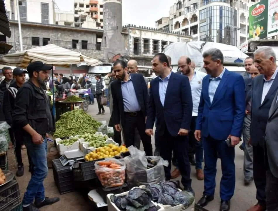باحث اقتصادي يقدر الحد الأدنى للرواتب بـ 900 ألف ليرة .. وباحثة تهاجم: "أين الأرقام الإحصائية؟"