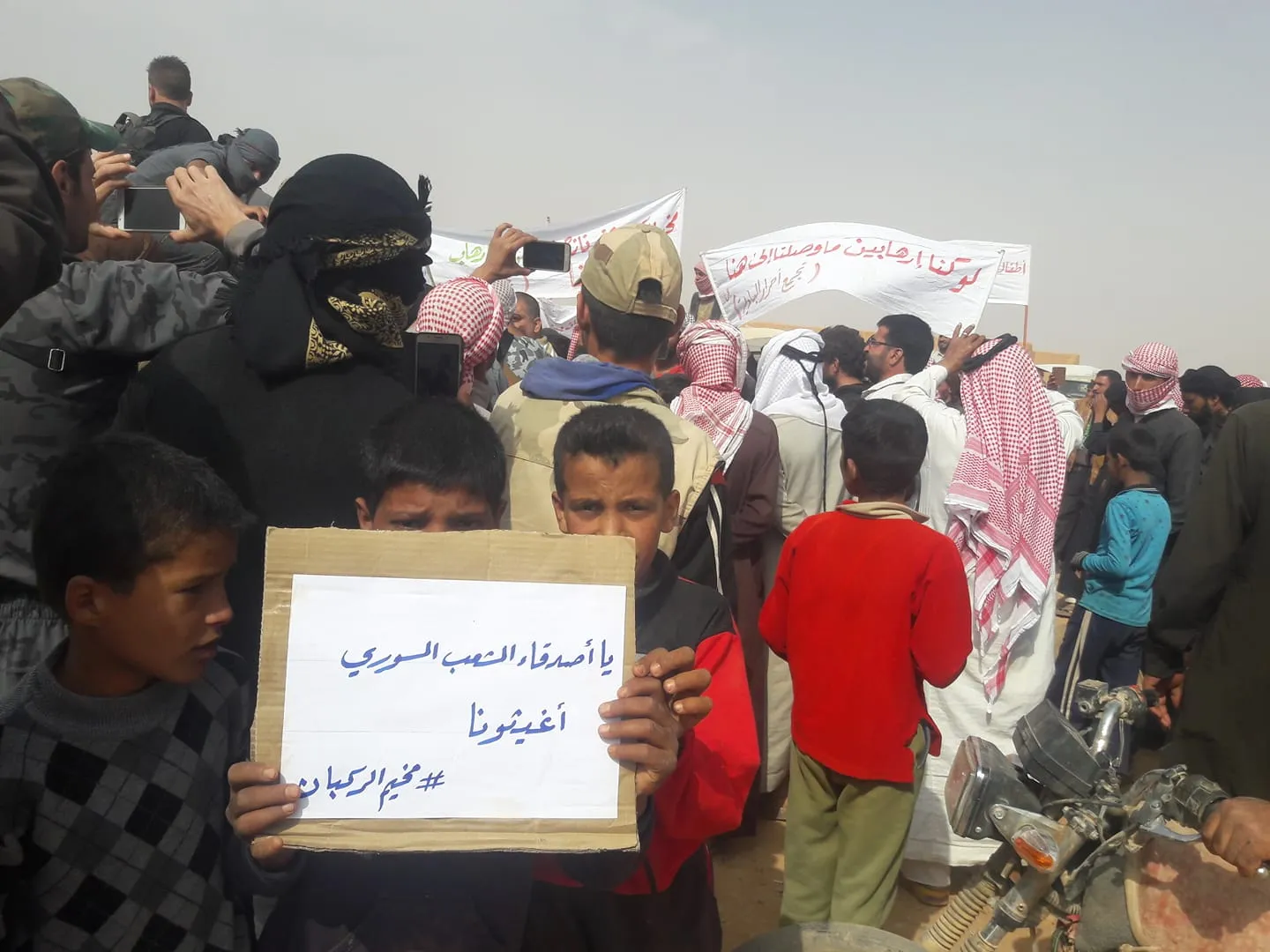 "معهد الشرق الأوسط" يُحمل واشنطن ودولاً أخرى المسؤولية القانونية لحماية النازحين في "الركبان"