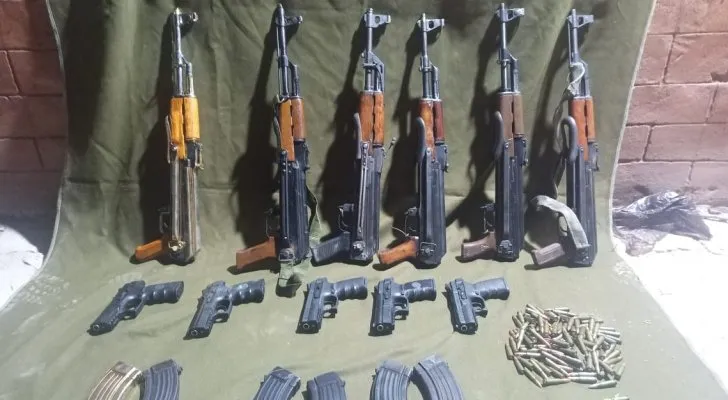 الأردن يحبط محاولة تسلل وتهريب كمية من الأسلحة والذخائر من مناطق الأسد