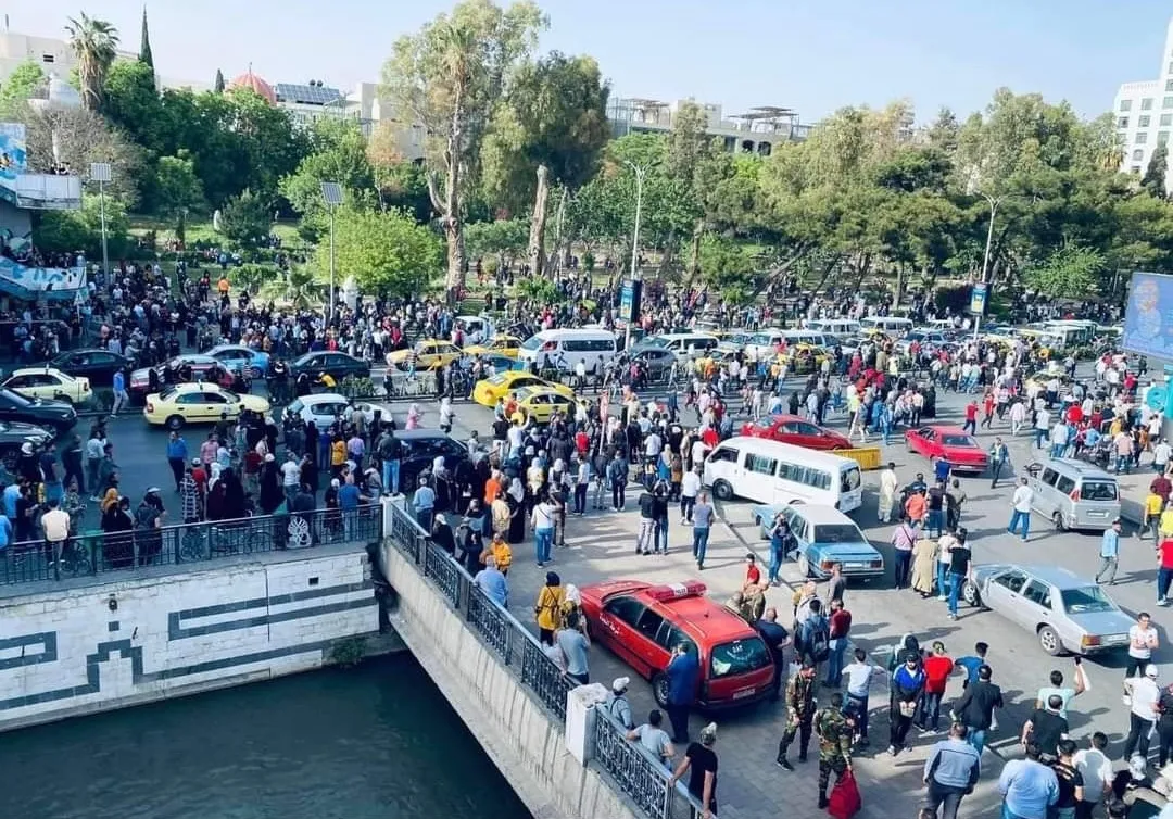 موغلاً بالإجرام .. النظام ينكأ جراح السوريين بفوضى "العفو" ويعلّق: لا تنتظروا تحت "جسر الرئيس"