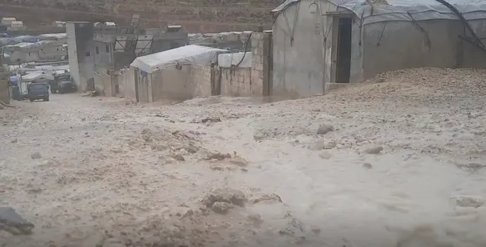 منسقو الاستجابة يُحمل الجهات الدولية مسؤولية استمرار المعاناة في مخيمات النزوح