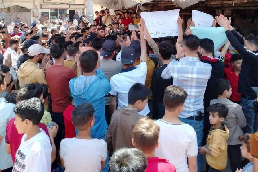 مظاهرة في "كناكر" بريف دمشق للمطالبة بالإفراج عن المعتقلين بسجون الأسد