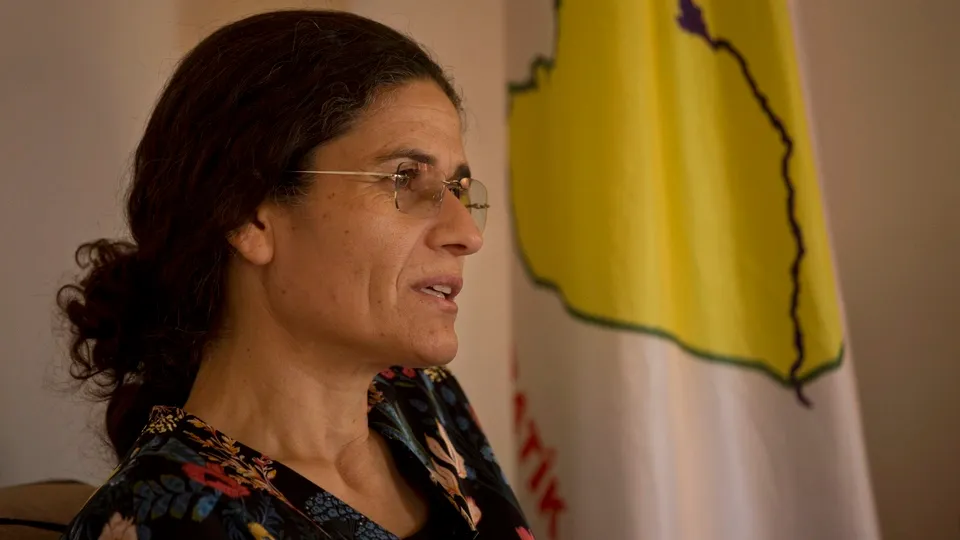 إلهام أحمد: الهوية السورية الحالية لا تمثل كل السوريين