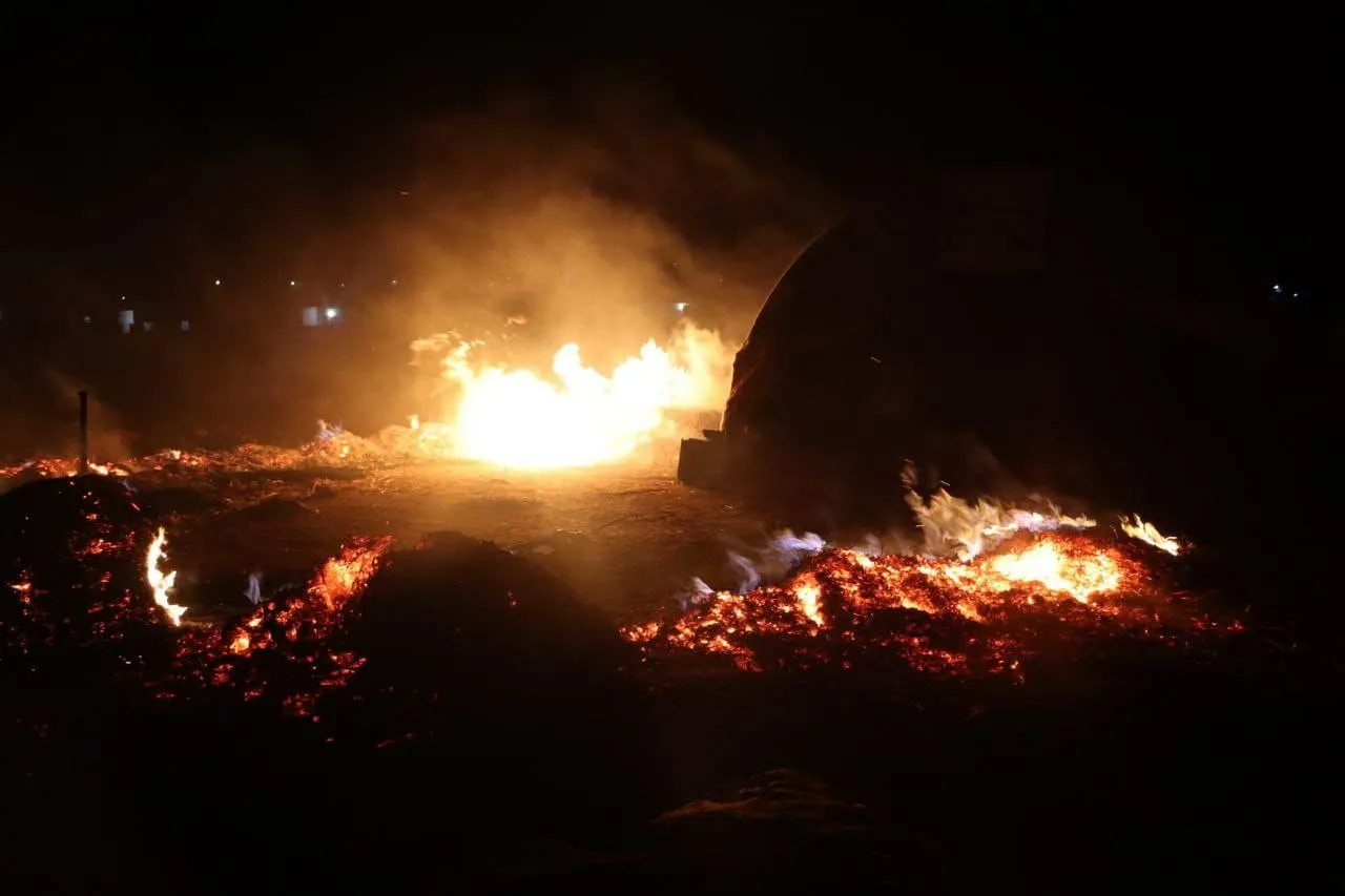 ضحيتان "طفلة ورجل" وهلع في مخيمات النازحين حصيلة انفجار مستودع للذخائر شمالي إدلب