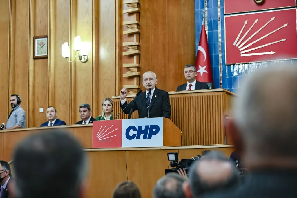 مناقضاً نفسه .. "كليتشدار أوغلو" يكشف خطته لإعادة السوريين "بمحض إرادتهم" ..!!