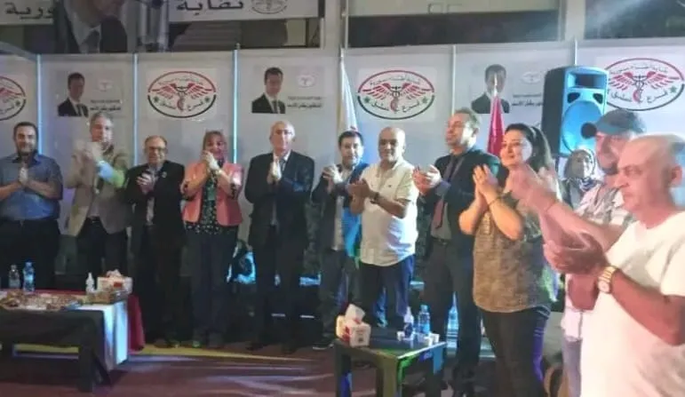 النظام يزعم انخفاض هجرة الأطباء لاكتشاف عروض وهمية من الخارج .. ما علاقة "التجنيد الإجباري"..؟!