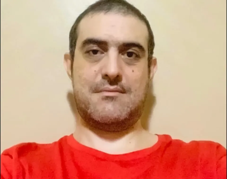 "حيدرة سليمان" ينفي اعتقاله في سجون "الرابعة" لمدة شهر ويبرر: "كنت محظور عن النشر"