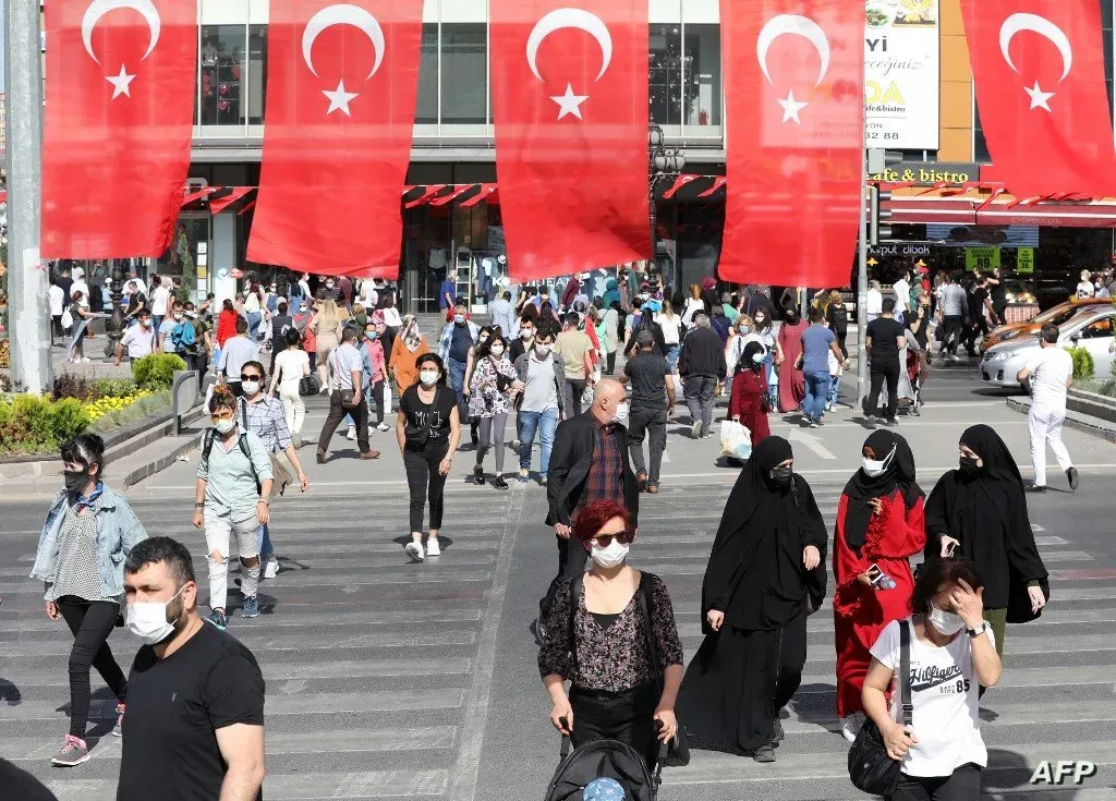 صحيفة تسلط الضوء على "التضليل والبربوغاندا السوداء" ضد السوريين في تركيا