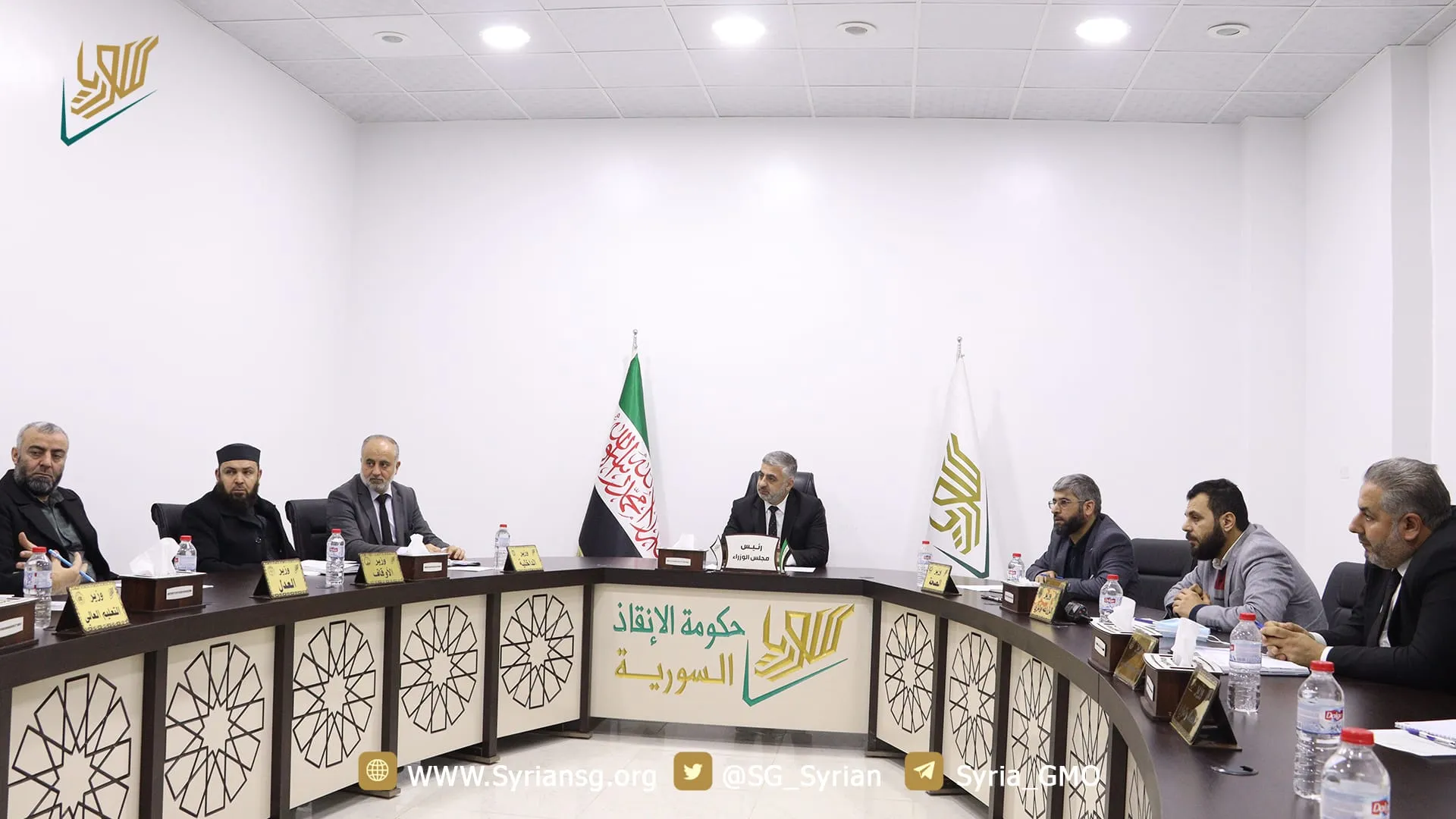 "الإنقاذ" تجاري النظام بـ "المكرمات".. سلة إغاثة باسلوب مذل لمعلمين أحالتهم للتقاعد بقرار تعسفي