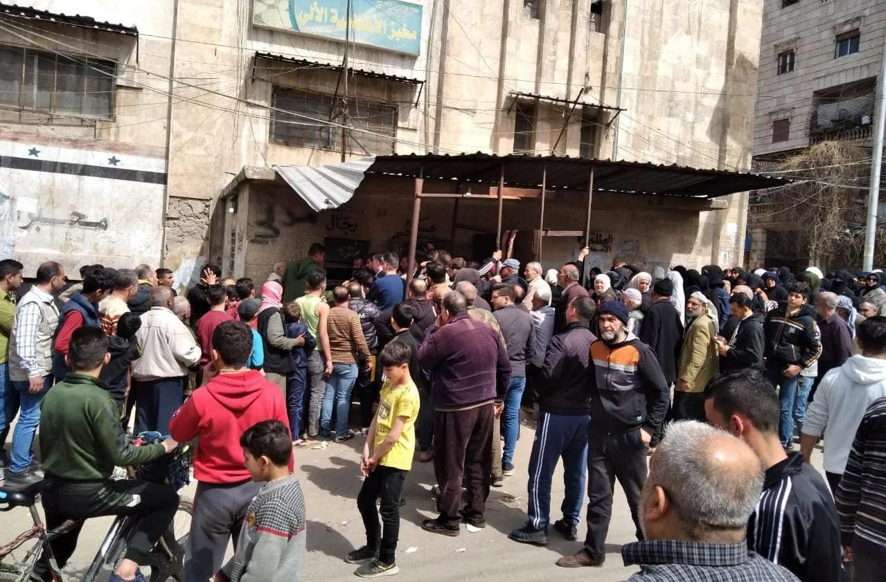 ستصدر "بطاقات خاصة" .. النظام ينفي حرمان حالات من الخبز التمويني