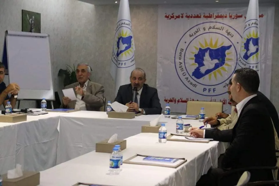 "تيار الغد السوري" يستنكر "العبثية" في التعامل مع مسار العملية الدستورية بسوريا